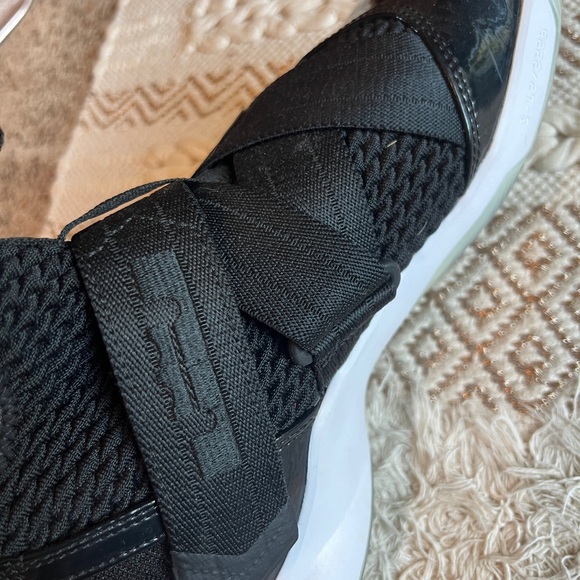 Nike Labron basketball high tops size 8 - Picture 3 of 10